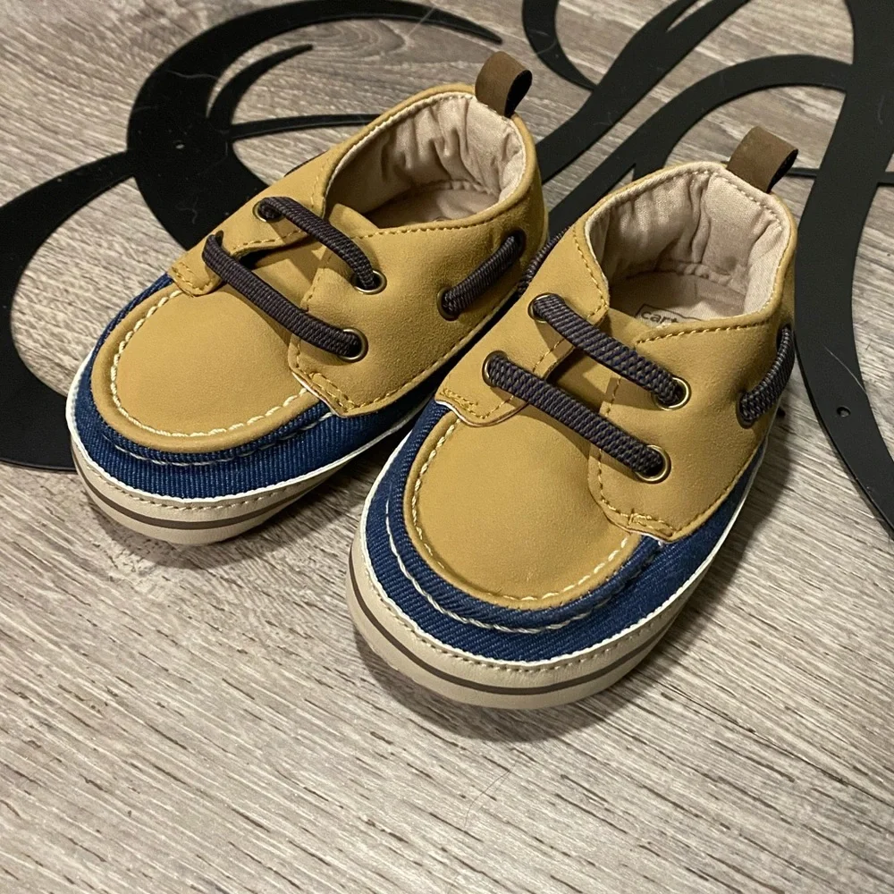 Carter’s Baby Boat Shoes Tan & Navy Sneakers 6–9M Crawler Stage Prewalker
